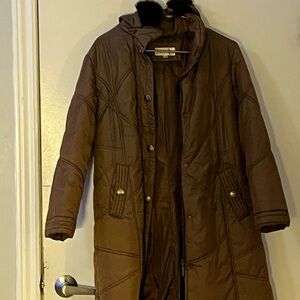 Brown coat, with hood, beautiful still new and keeps warm